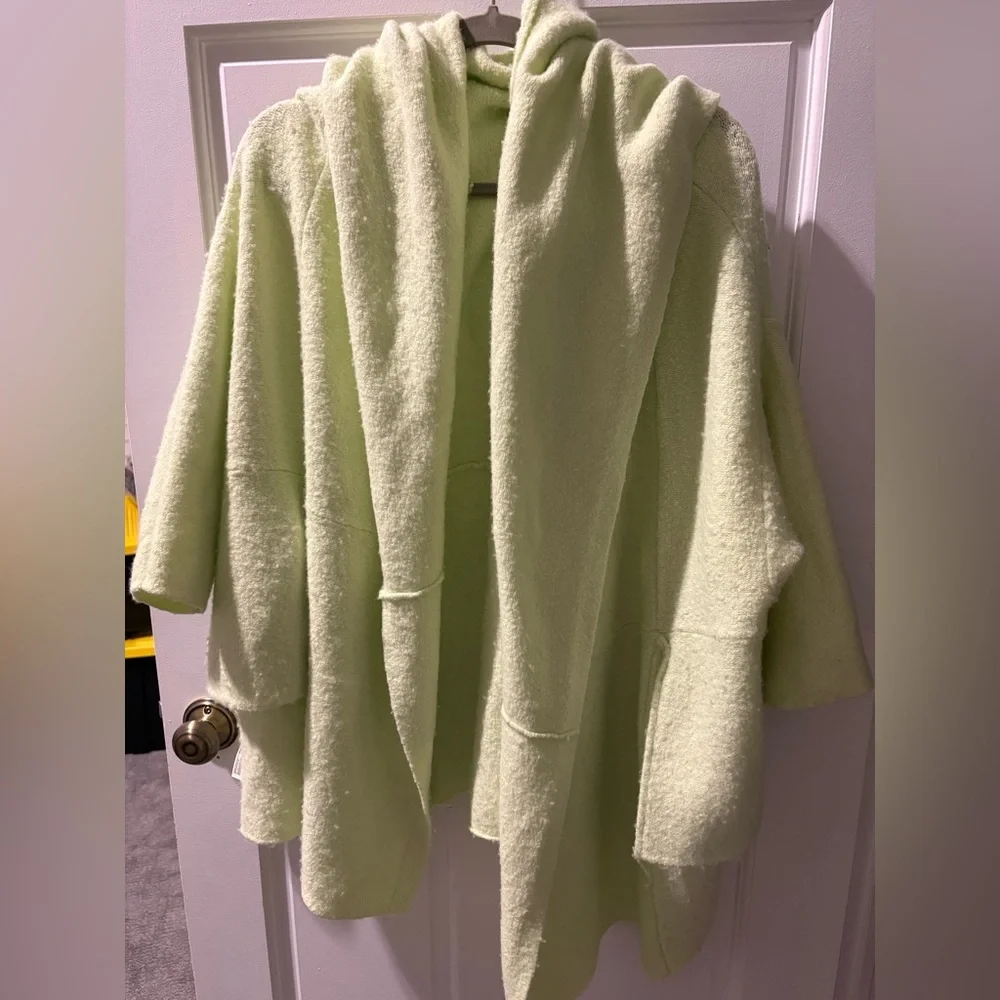 Free people livin in this cardi sweater
